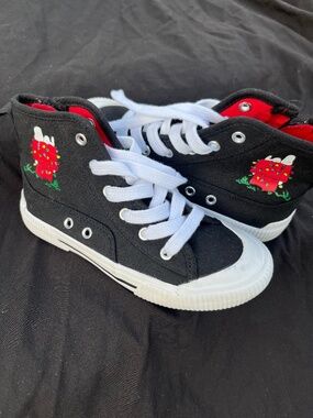 A Charlie Brown Xmas-Snoopy Shoes -size 13
